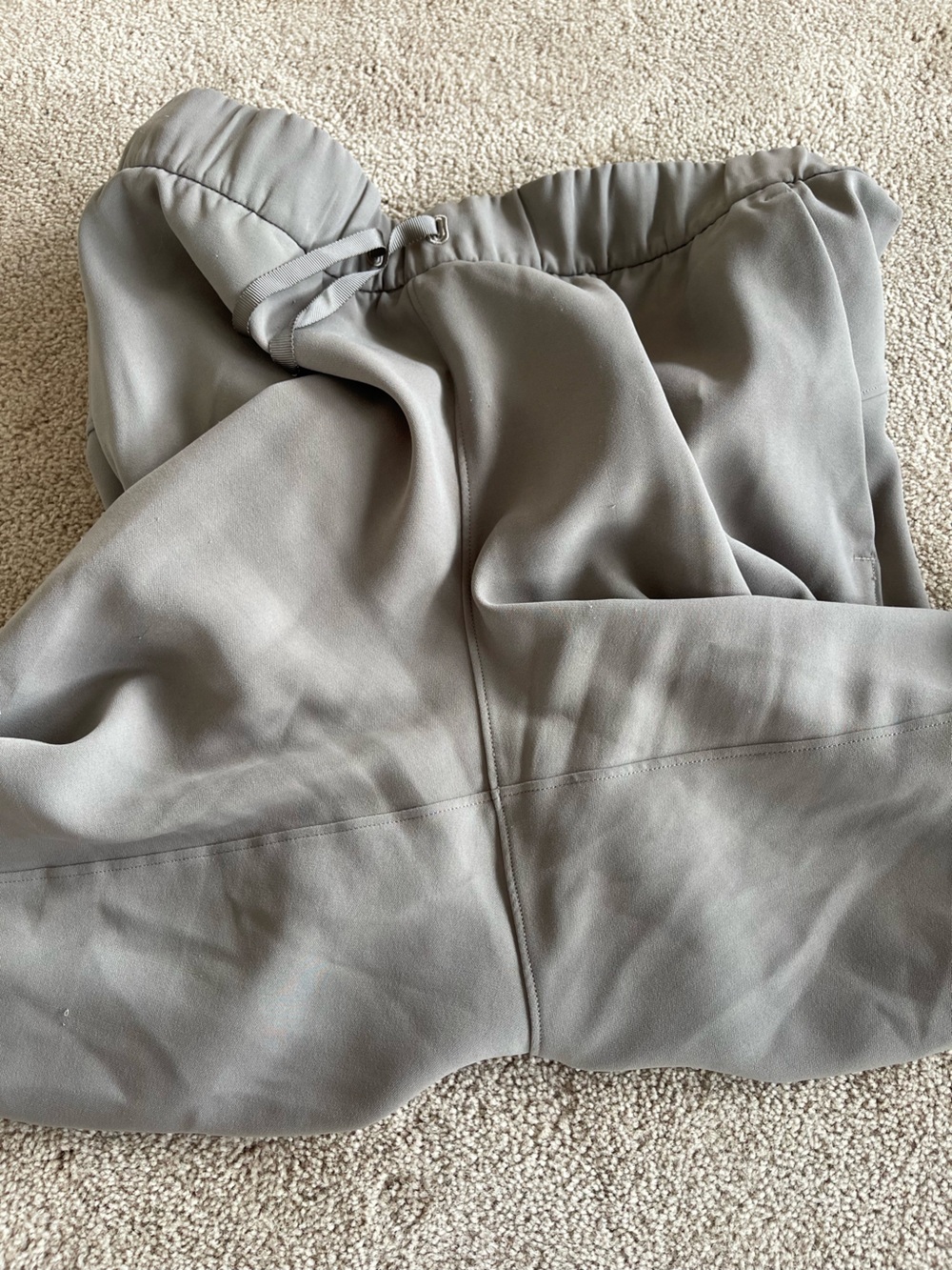 Lululemon On the Fly Jogger 28" *Woven
Grey Sage size 12 - Picture 10 of 16
